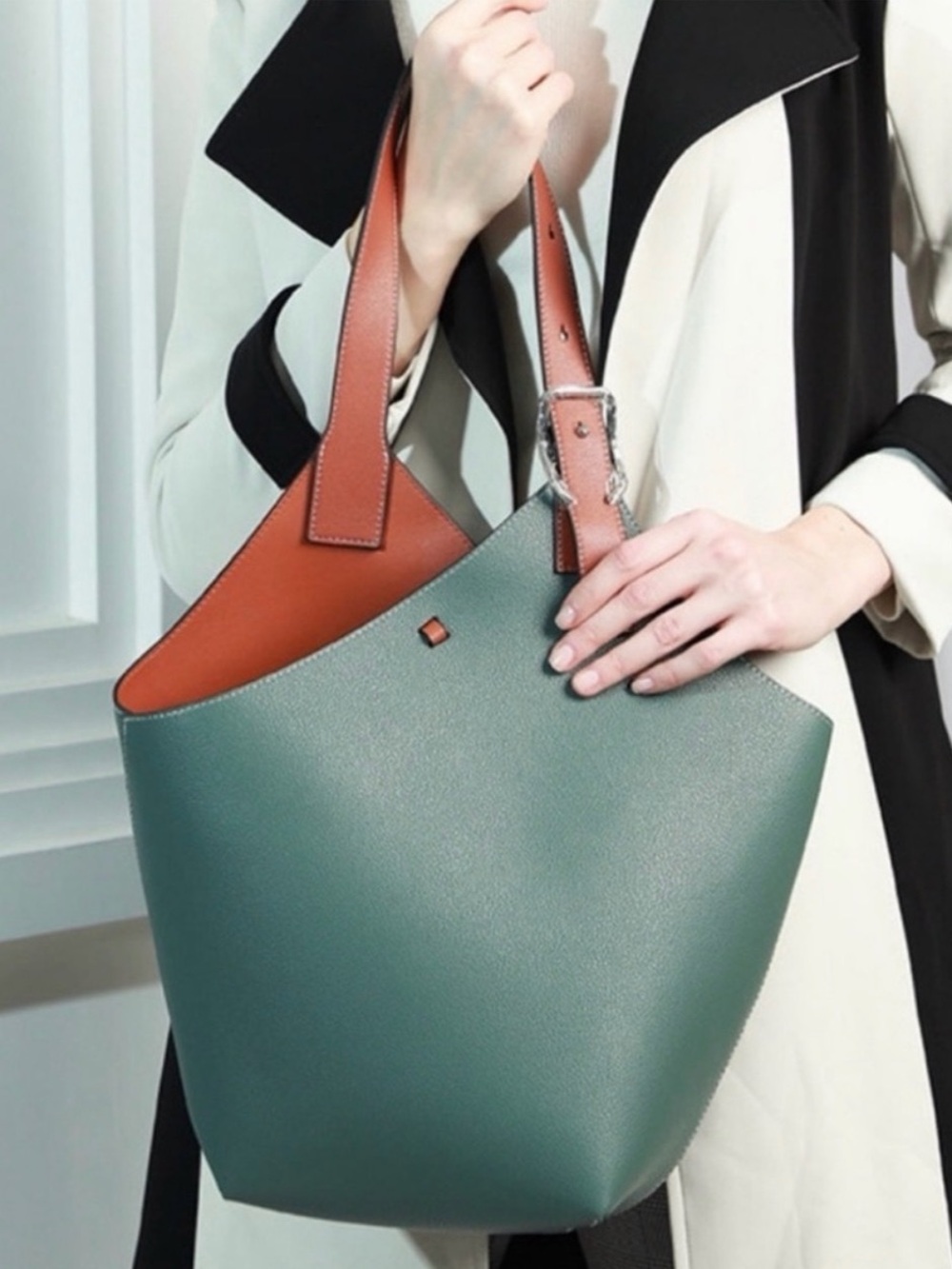 NWOT Maison de Beaute Marseilles MDBM
"Chloet" Bucket Bag Tote Purse Green/Tan